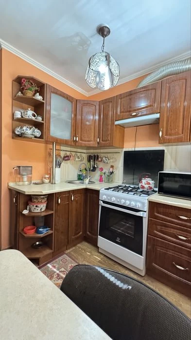 Продаж 2 - кімн. квартири , Л.Лукʼяненка, ринок Нива
