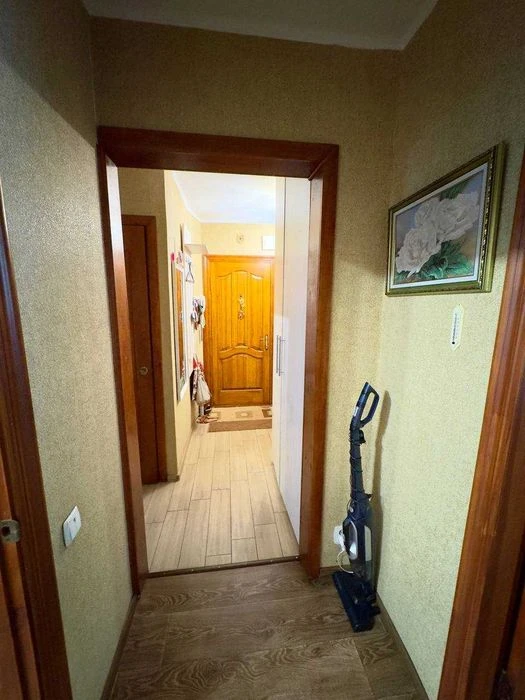 Продаж 2-кім квартири з меблями та технікою!