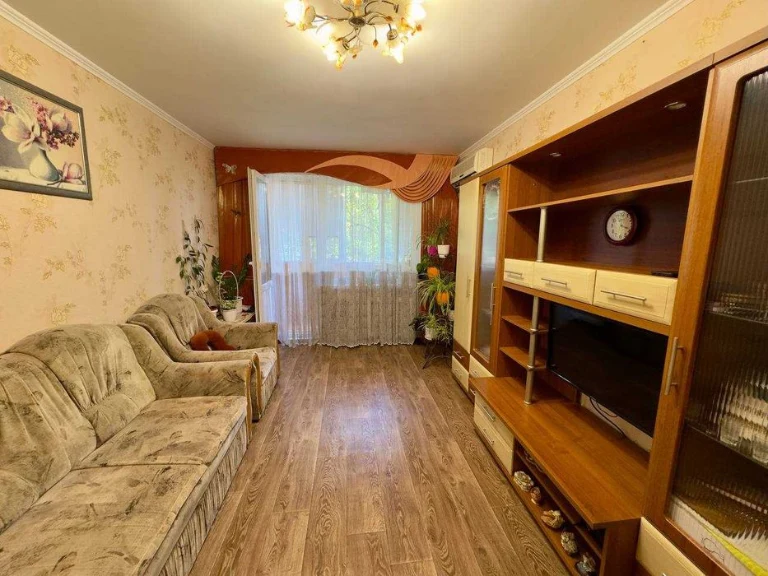Продаж 2-кім квартири з меблями та технікою!