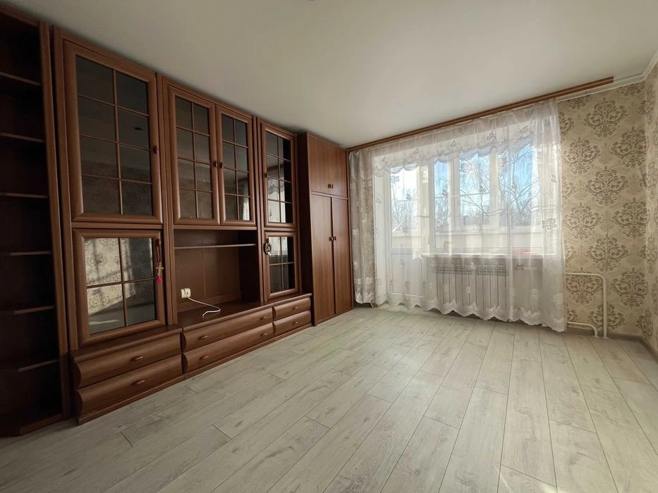 Продається світла 2-кімнатна квартира 51м2, вул. О.Коваленка