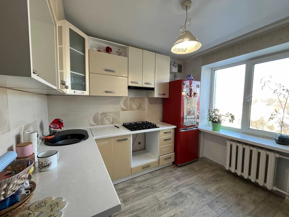 Продається світла 2-кімнатна квартира 51м2, вул. О.Коваленка
