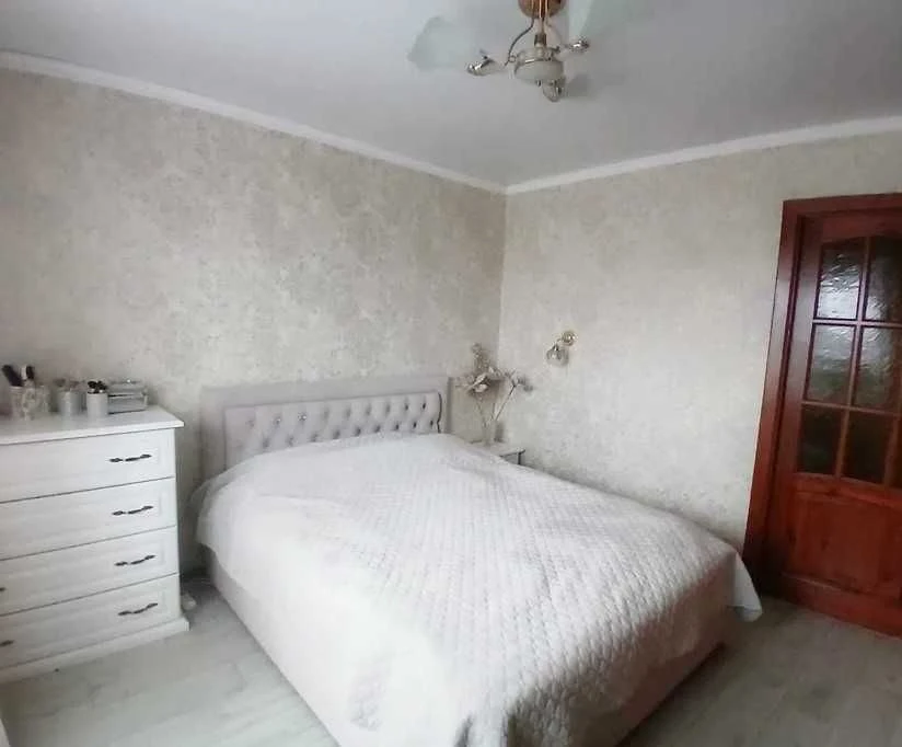 Продається світла 2-кімнатна квартира 51м2, вул. О.Коваленка