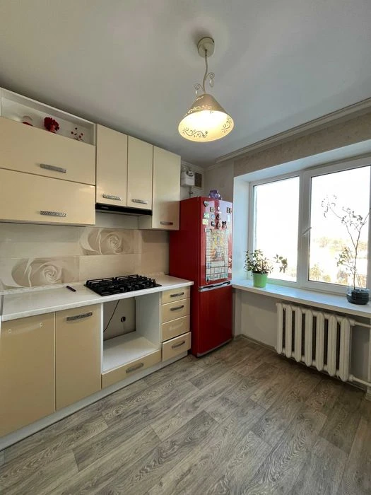 Продається світла 2-кімнатна квартира 51м2, вул. О.Коваленка
