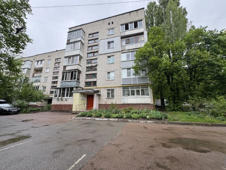 Продаж 3-кімнатної квартири 68 м² у цегляному будинку біля 2