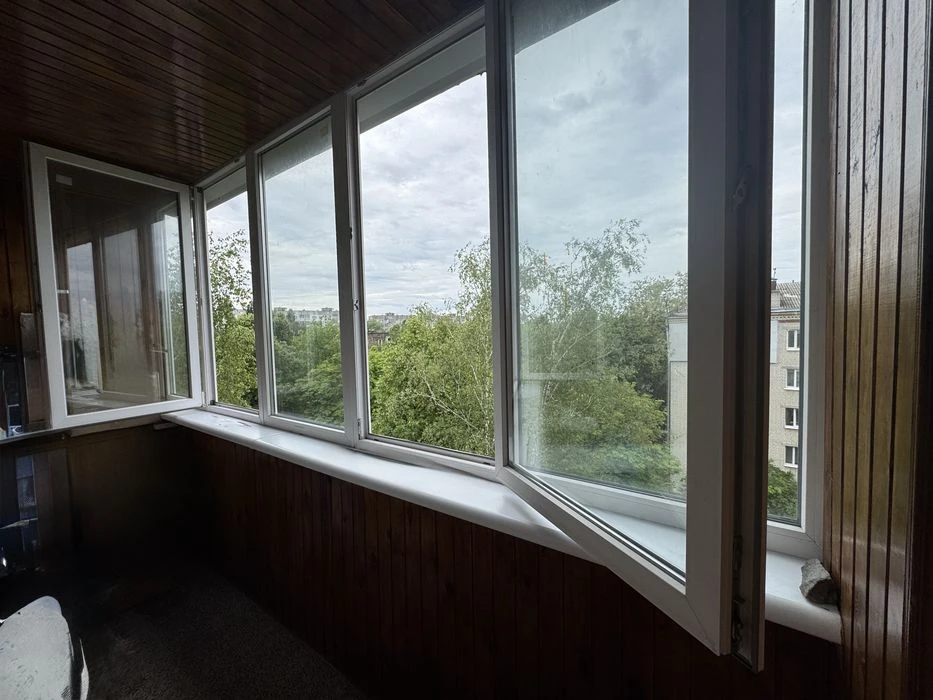 Продаж 3-кімнатної квартири 68 м² у цегляному будинку біля 2