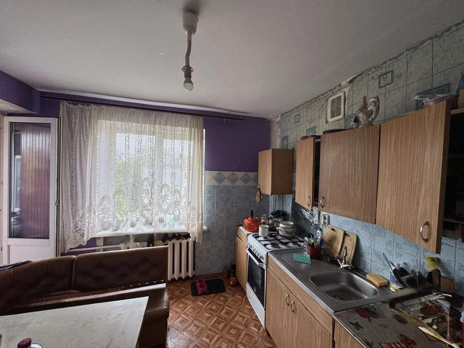 Продаж 3-кімнатної квартири 68 м² у цегляному будинку біля 2