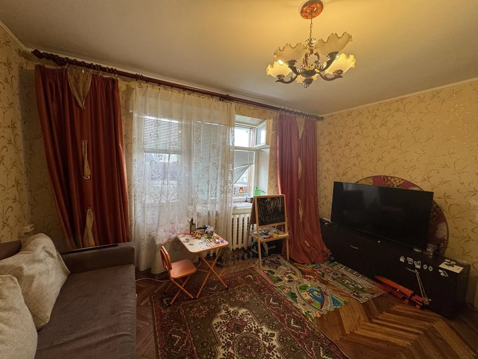 Продаж 3-кімнатної квартири 68 м² у цегляному будинку біля 2