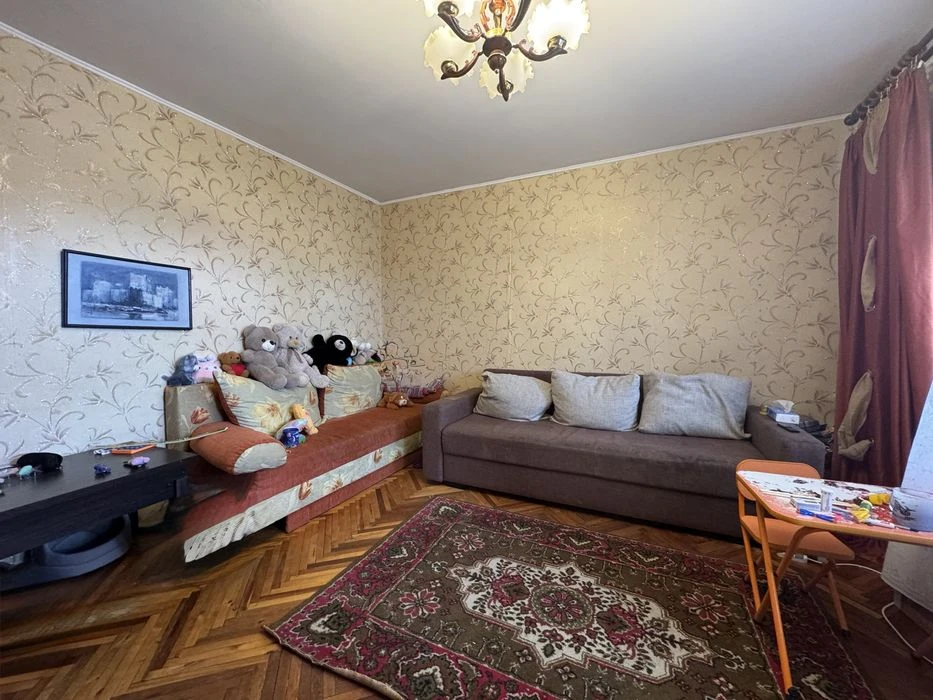 Продаж 3-кімнатної квартири 68 м² у цегляному будинку біля 2