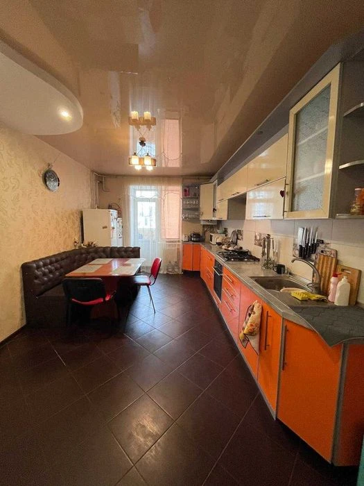 2-кімн.кв. 84 м2 в Чернігові. Центр. Автономка. Ремонт