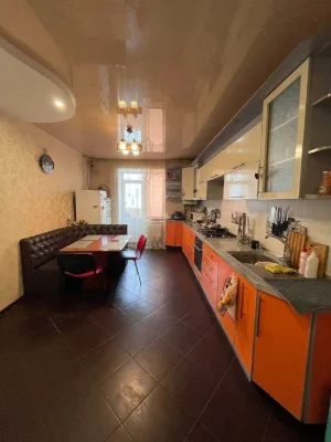 2-кімн.кв. 84 м2 в Чернігові. Центр. Автономка. Ремонт