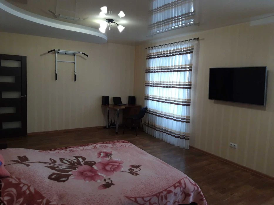 2-кімн.кв. 84 м2 в Чернігові. Центр. Автономка. Ремонт