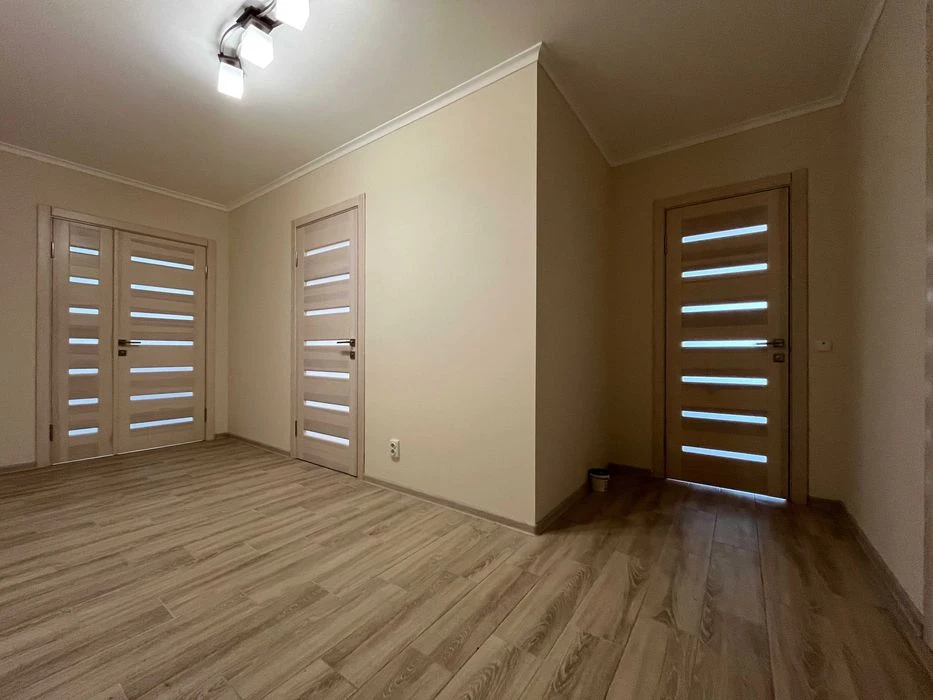 Продається простора 2-на квартира 83,3 м² з автономним опале