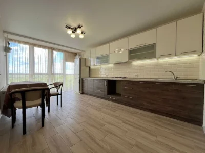 Продається простора 2-на квартира 83,3 м² з автономним опале