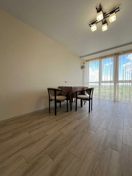 Продається простора 2-на квартира 83,3 м² з автономним опале