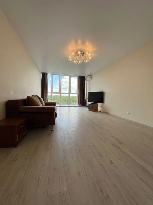 Продається простора 2-на квартира 83,3 м² з автономним опале