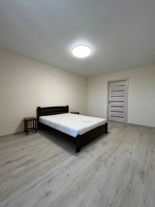 Продається простора 2-на квартира 83,3 м² з автономним опале