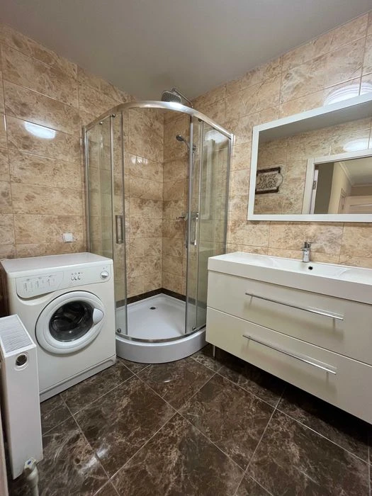 Продається простора 2-на квартира 83,3 м² з автономним опале