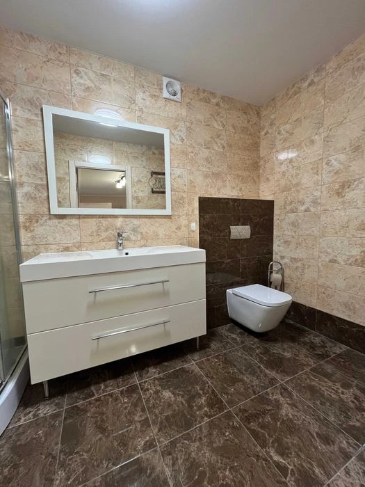 Продається простора 2-на квартира 83,3 м² з автономним опале