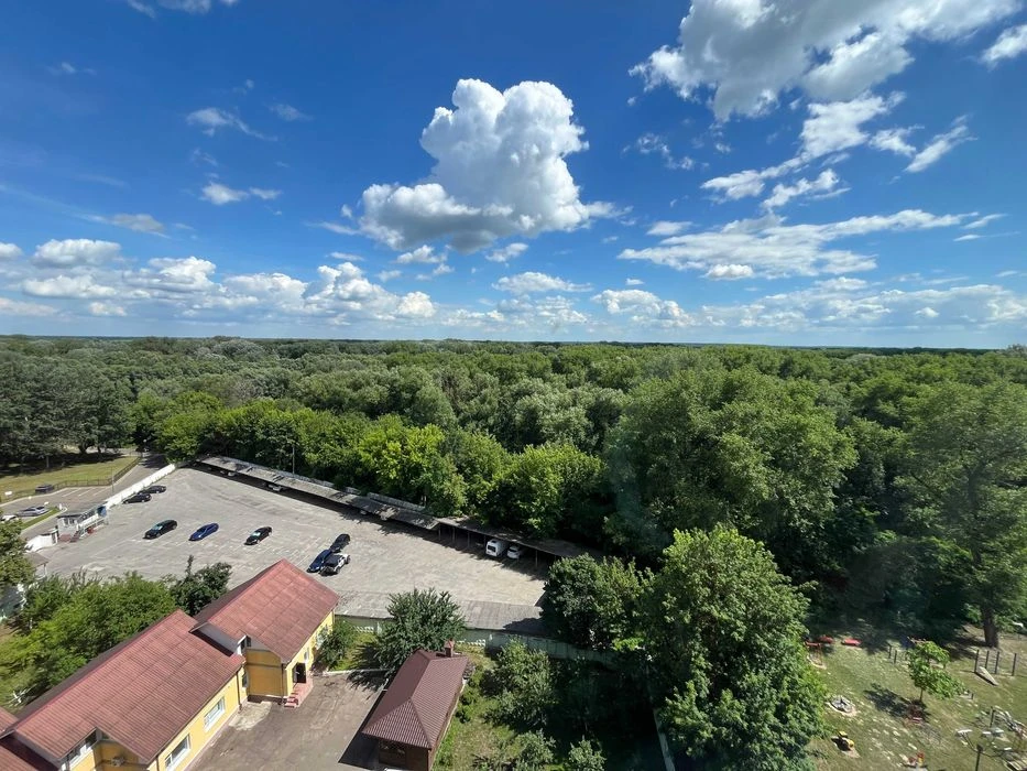 Продається простора 2-на квартира 83,3 м² з автономним опале