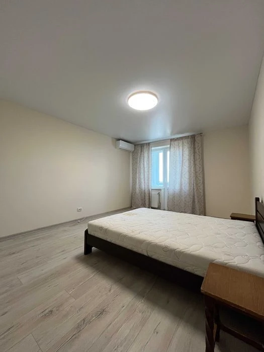 Продається простора 2-на квартира 83,3 м² з автономним опале
