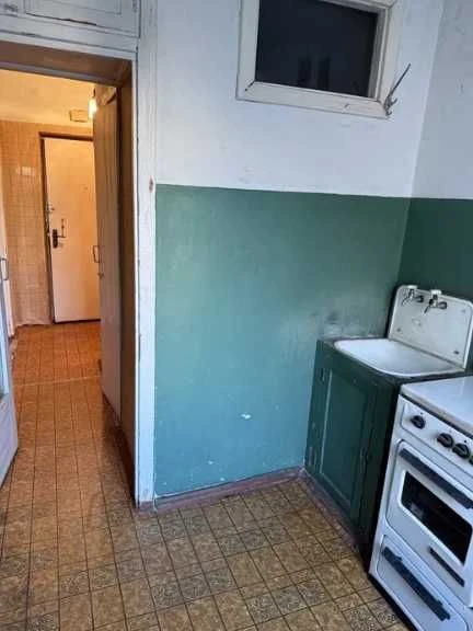 ПРОДАЮ 1-кім.Кв. 32м2 цегляний буд Поруч Ринок ГОЛІВУД.Просп