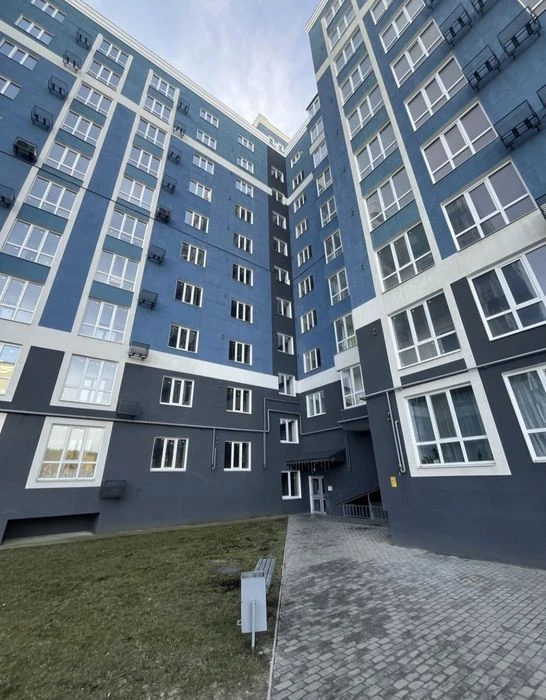 Продам двухкомнатную квартиру р-н Голливуда