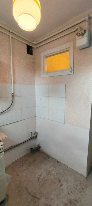 Продам  м\с 22м2  вул. Степана Бандери б.13