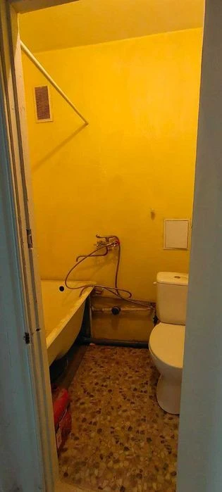 Продам  м\с 22м2  вул. Степана Бандери б.13