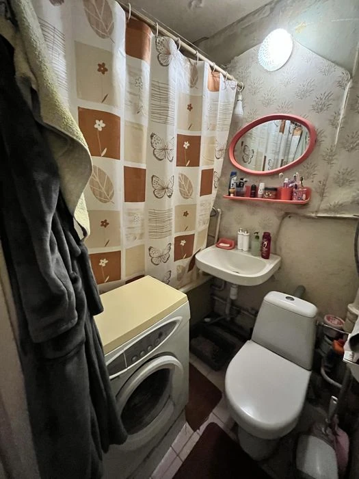 1кім кв з косметикою вул. Тероборони(Гагаріна).Подусівка.Сер