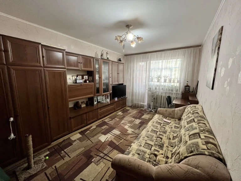 1кім кв з косметикою вул. Тероборони(Гагаріна).Подусівка.Сер