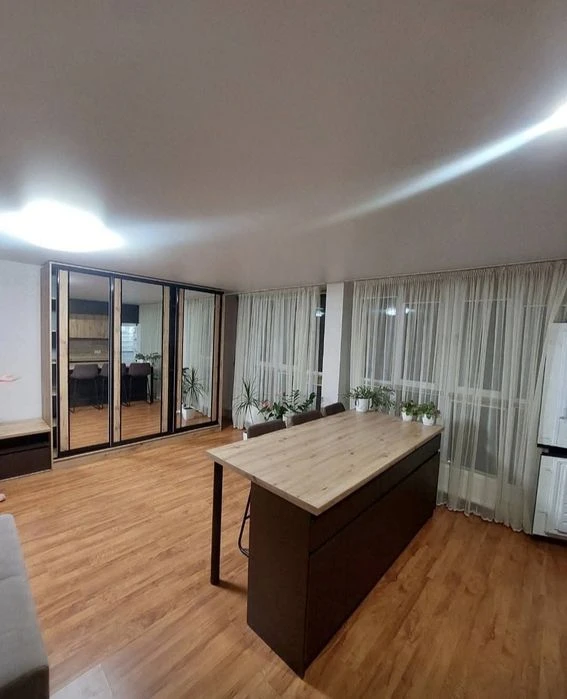 81м2 Продаж гарної 3 кім квартири Автономка