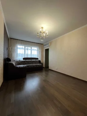 Продається 3-кімнатна квартира з якісним ремонтом 66м2, Град