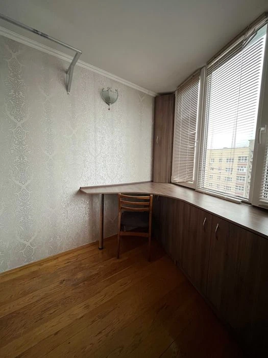 Продається 3-кімнатна квартира з якісним ремонтом 66м2, Град