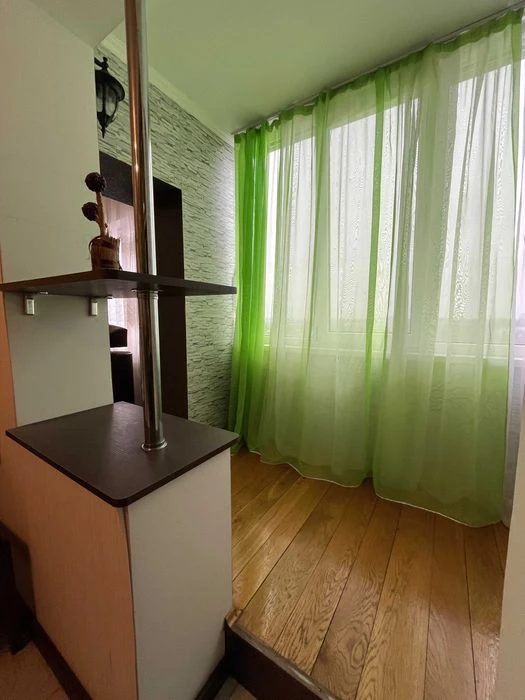 Продається 3-кімнатна квартира з якісним ремонтом 66м2, Град