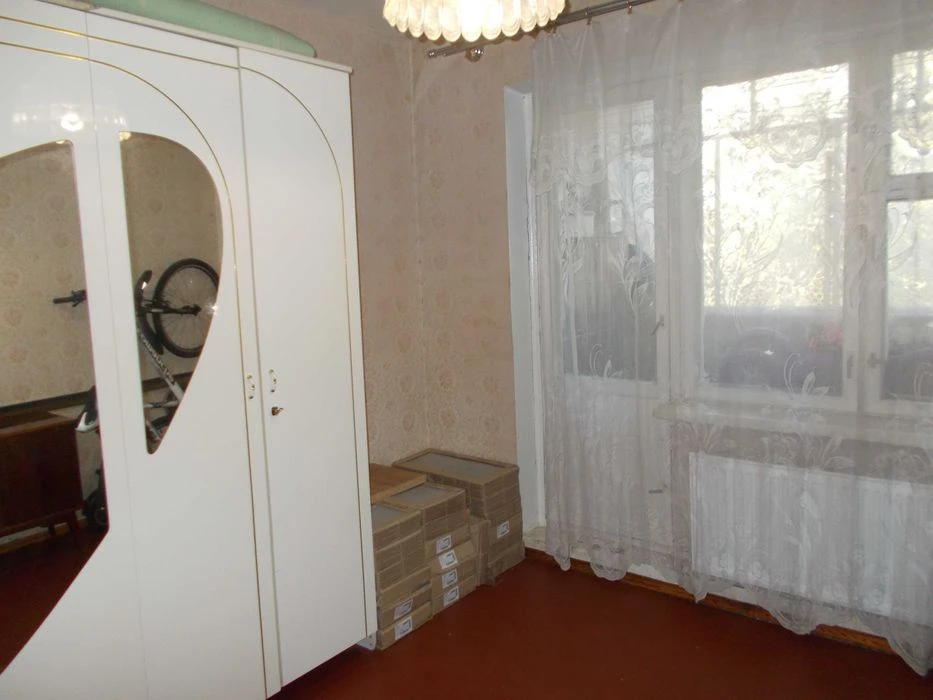 Продам 4-х кімнатну кв-ру 84 м2 на 2\9 поверху, серії ЧН пр-