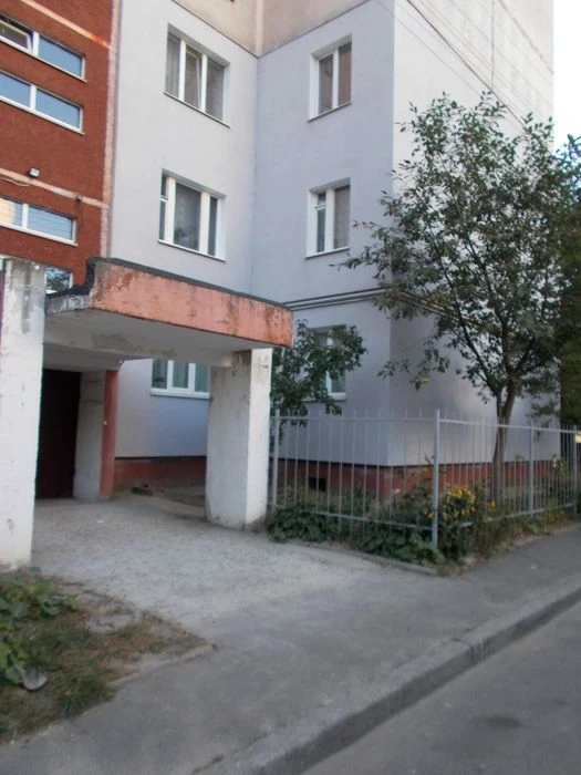 Продам 4-х кімнатну кв-ру 84 м2 на 2\9 поверху, серії ЧН пр-