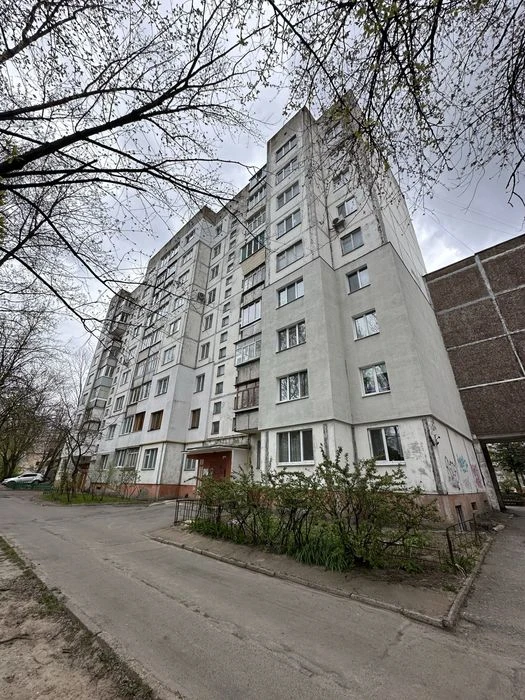 Квартира 1 кімнатна 35 кв м  8/9 Космонавтів Епіцентр Голіву