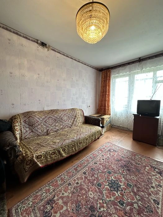 Квартира 1 кімнатна 35 кв м  8/9 Космонавтів Епіцентр Голіву