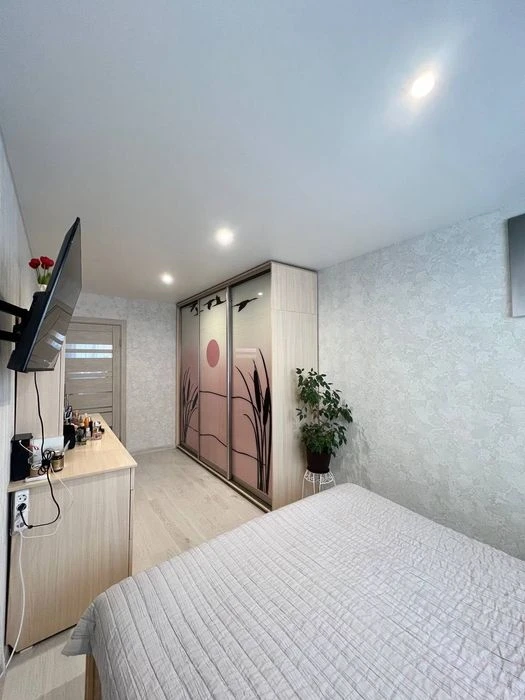 Продам 3 кімнатну квартиру в Центрі з новим ремонтом!