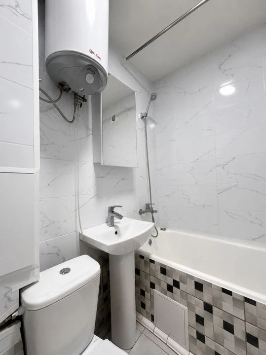 Продам 3 кімнатну квартиру в Центрі з новим ремонтом!