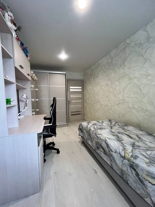 Продам 3 кімнатну квартиру в Центрі з новим ремонтом!