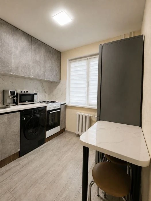 Продам 3 кімнатну квартиру в Центрі з новим ремонтом!