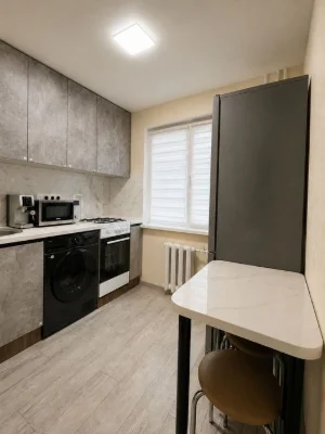 Продам 3 кімнатну квартиру в Центрі з новим ремонтом!