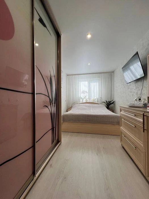 Продам 3 кімнатну квартиру в Центрі з новим ремонтом!