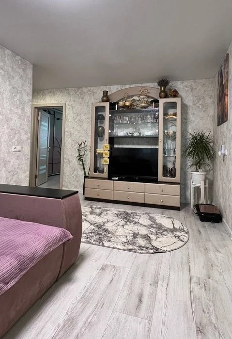 Продам 3 кімнатну квартиру в Центрі з новим ремонтом!