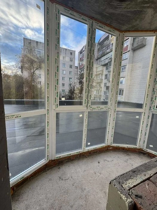 Продаж 2-х кімн кв-ри 54 м2, 3\5 новобудова, автон Савчука 7
