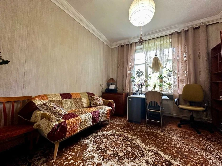 Двокімнатна сталінка 55м2 в центрі міста,житловий стан(NN)