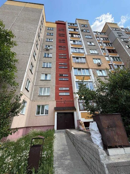 4 кімнатна квартира на вул. Незалежності 50