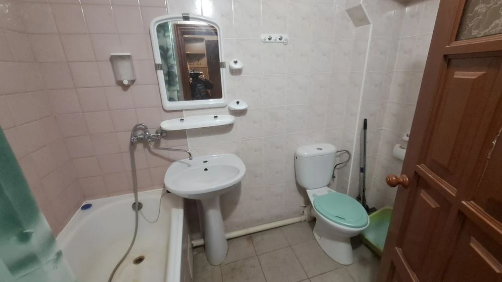 Продаж 1 кімн з меблями  в центрі біля швейної фабрики