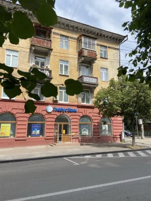 Продається 2х кім. квартира з ремонтом в Центрі